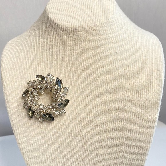 Rhinestone Wreath Brooch Flower And Leaf Motif Round And Marquise Stones - Picture 2 of 8